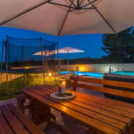 Four Bedroom Holiday In * Sikovo