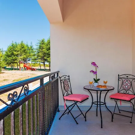 Four Bedroom Holiday In 別荘 *