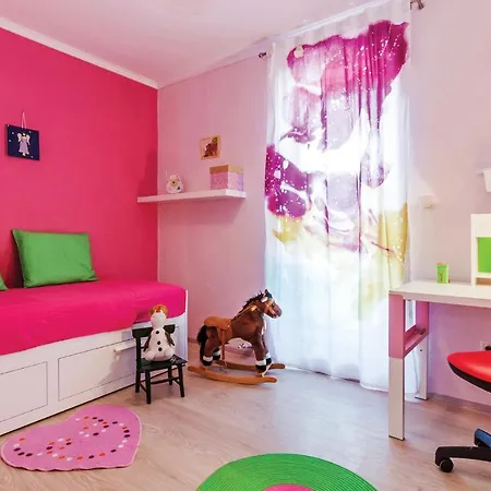 Four Bedroom Holiday In * Sikovo