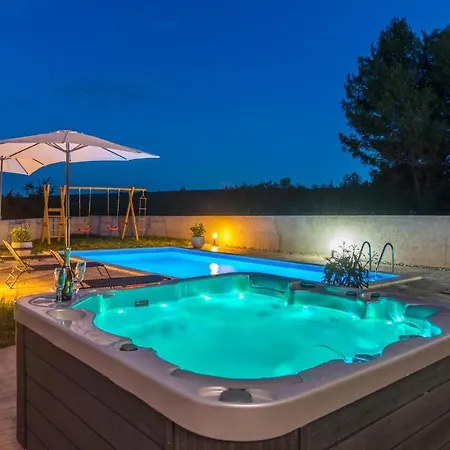 Four Bedroom Holiday In * Sikovo