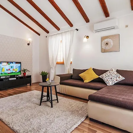 Holiday home Four Bedroom Holiday In Sikovo